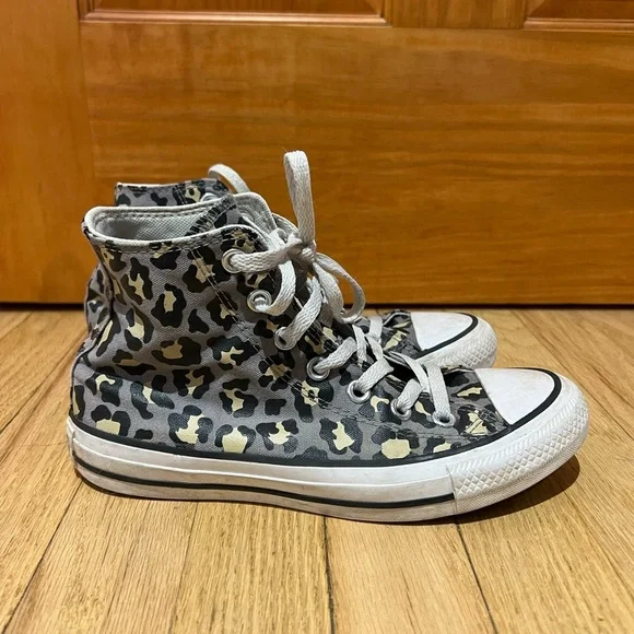 Converse Chuck Taylor Leopard High Tops - Picture 4 of 9